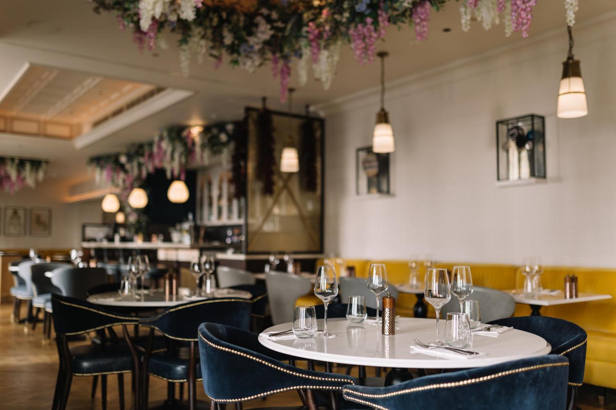 100 Queen'S Gate Hotel London, Curio Collection By Hilton Buitenkant foto Interior of the restaurant