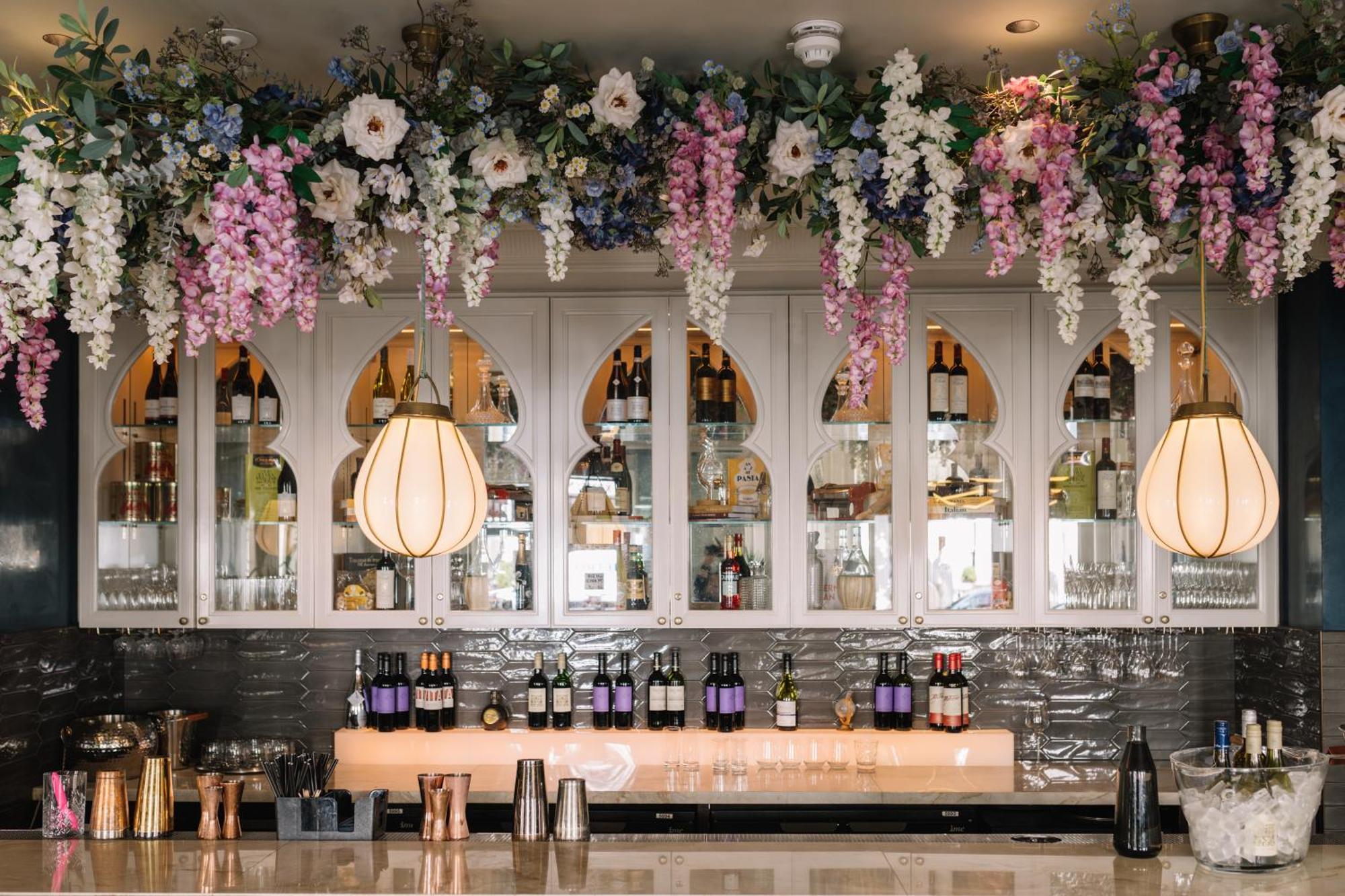 100 Queen'S Gate Hotel London, Curio Collection By Hilton Buitenkant foto The bar at the Ivy Temple Row