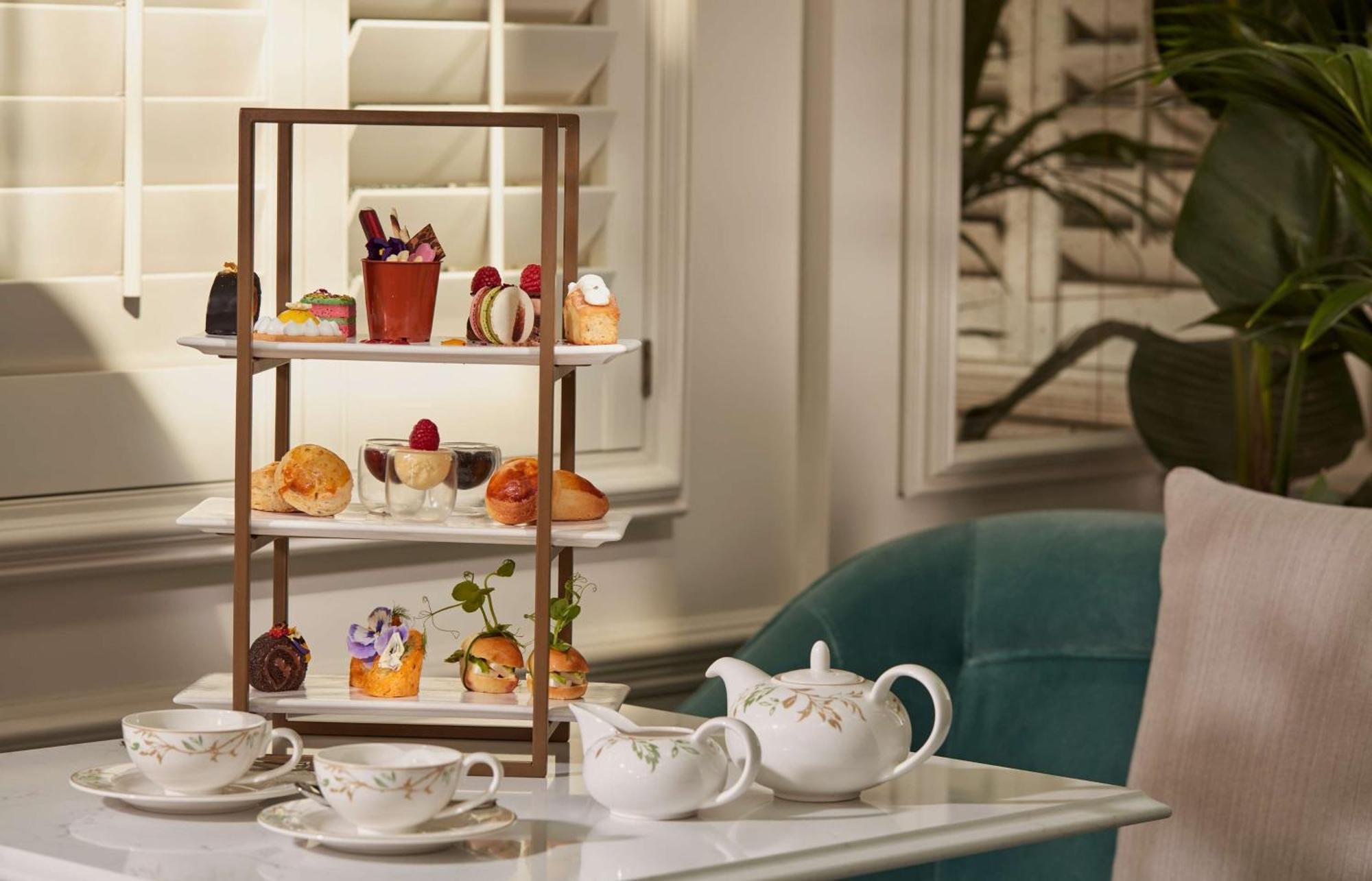 100 Queen'S Gate Hotel London, Curio Collection By Hilton Buitenkant foto Afternoon tea at the St. Regis Dubai