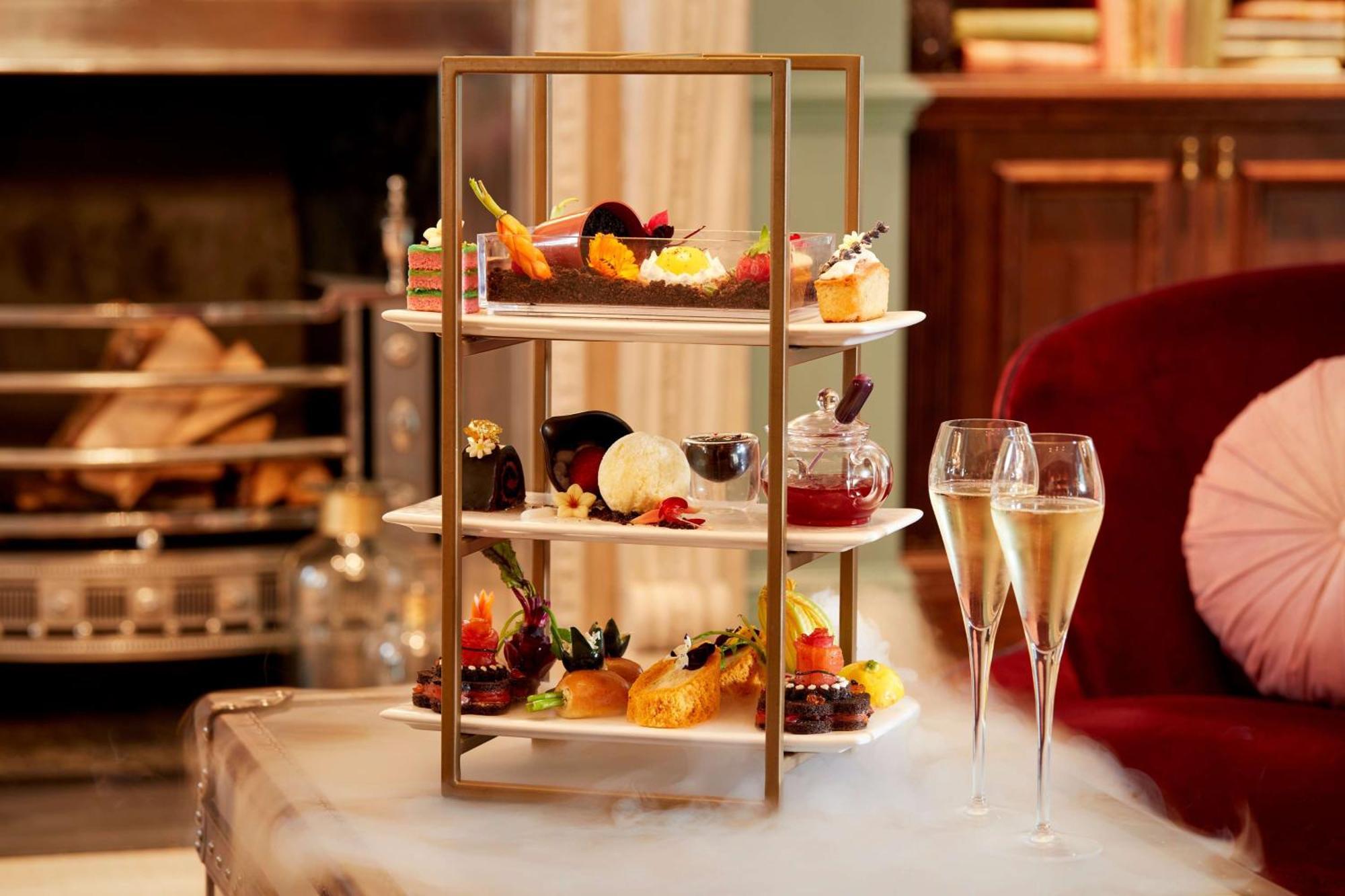 100 Queen'S Gate Hotel London, Curio Collection By Hilton Buitenkant foto Afternoon tea at the Ritz