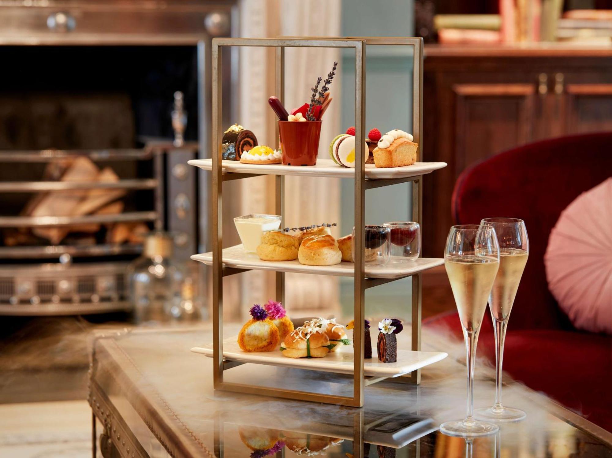 100 Queen'S Gate Hotel London, Curio Collection By Hilton Buitenkant foto Afternoon tea at The Ivy, St John's Wood