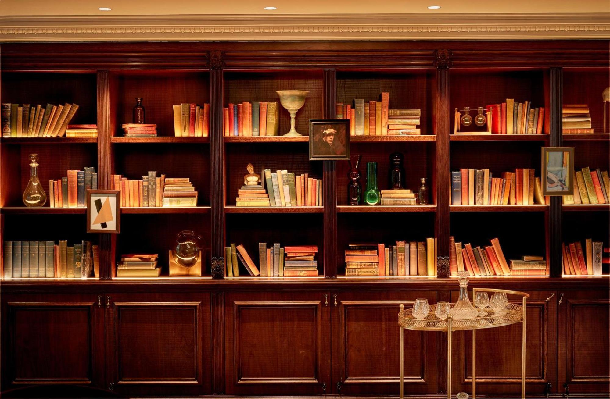 100 Queen'S Gate Hotel London, Curio Collection By Hilton Interieur foto Library at the St. Regis