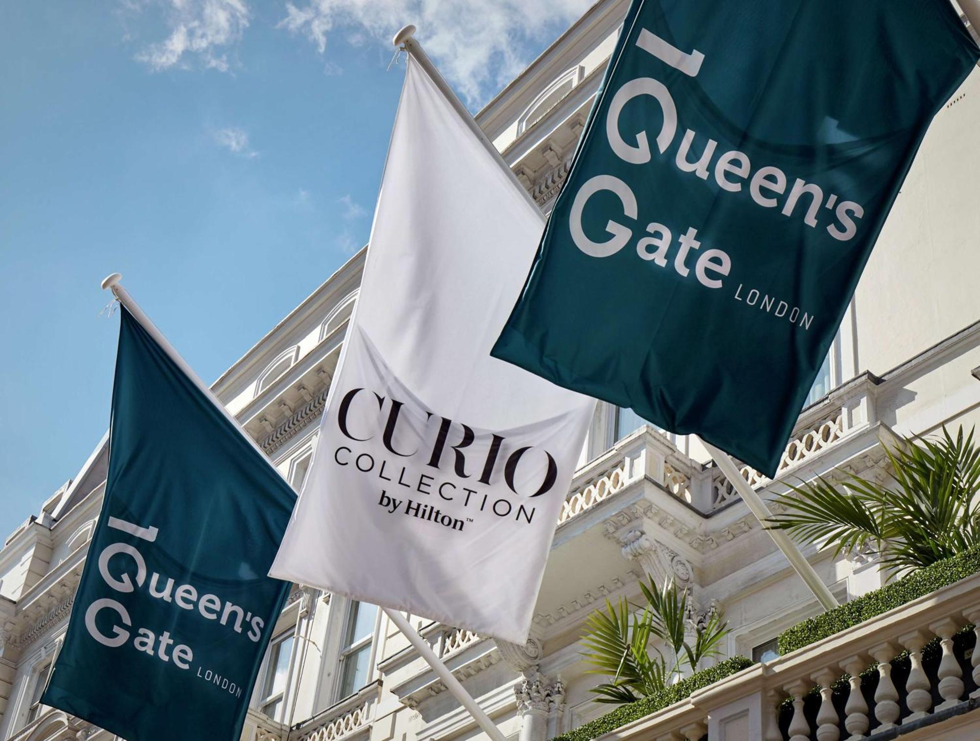 100 Queen'S Gate Hotel London, Curio Collection By Hilton Buitenkant foto Flags at the hotel