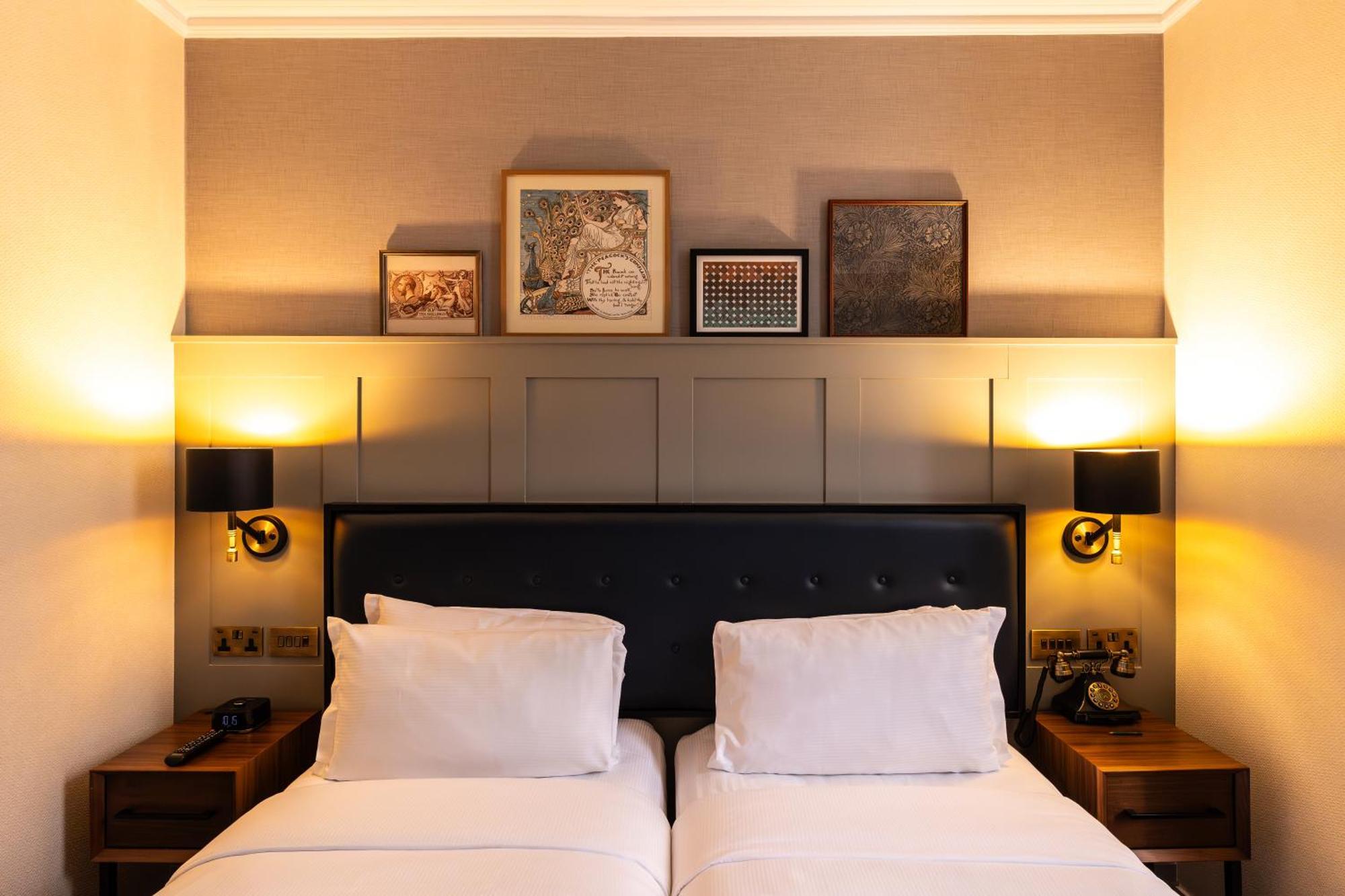 100 Queen'S Gate Hotel London, Curio Collection By Hilton Buitenkant foto A room at the hotel