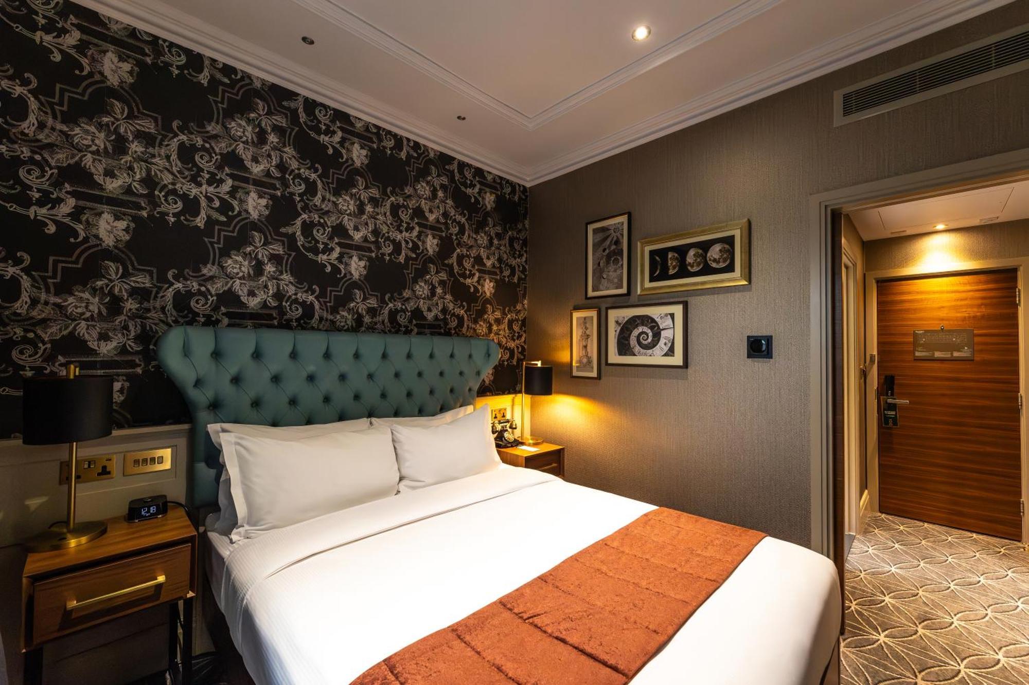 100 Queen'S Gate Hotel London, Curio Collection By Hilton Buitenkant foto Deluxe Room