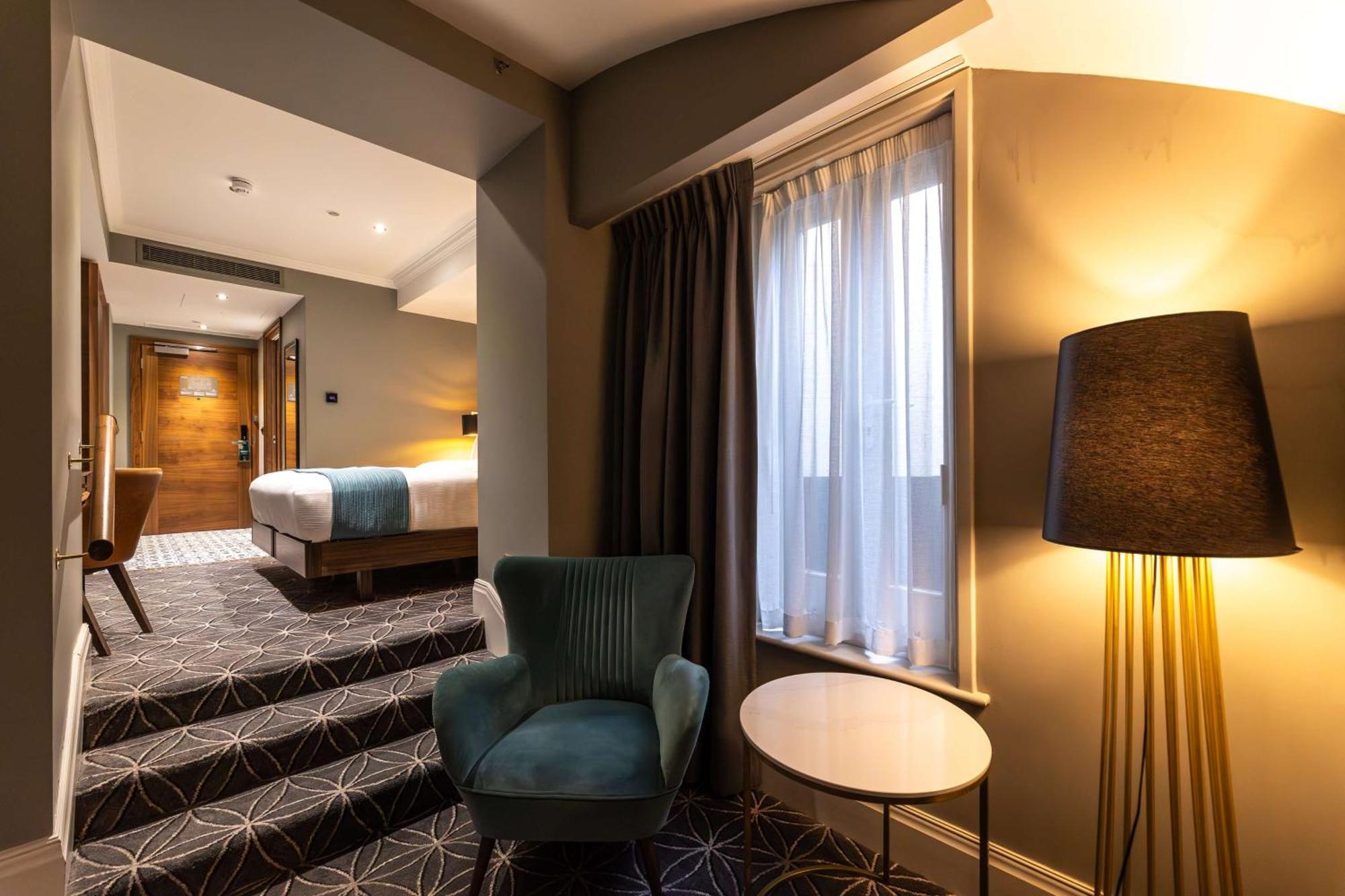 100 Queen'S Gate Hotel London, Curio Collection By Hilton Buitenkant foto A suite at the hotel