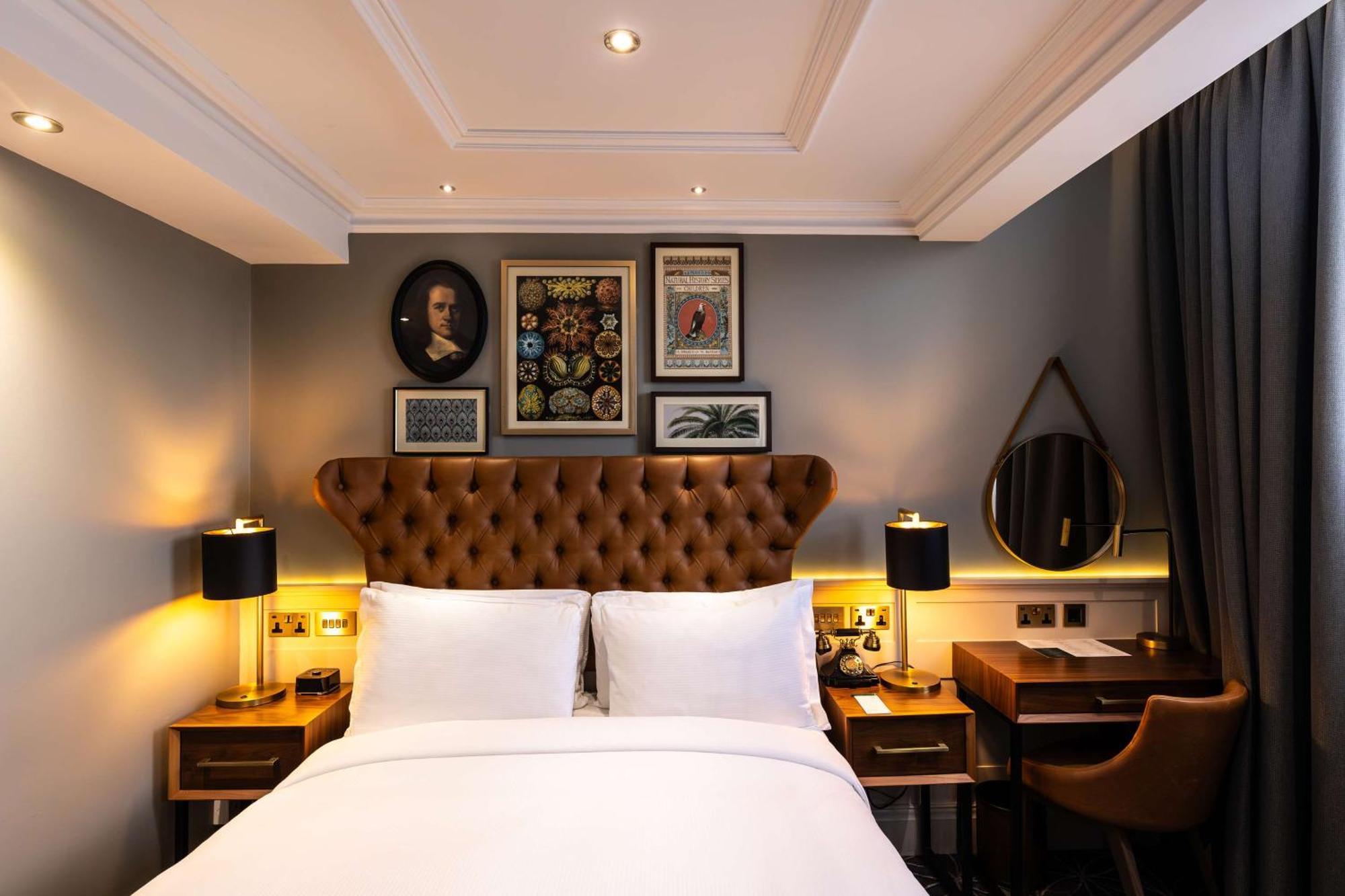 100 Queen'S Gate Hotel London, Curio Collection By Hilton Buitenkant foto A room at the hotel