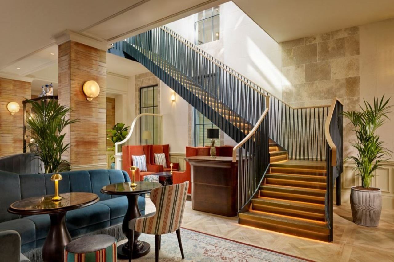 100 Queen'S Gate Hotel London, Curio Collection By Hilton Interieur foto The hotel's lobby